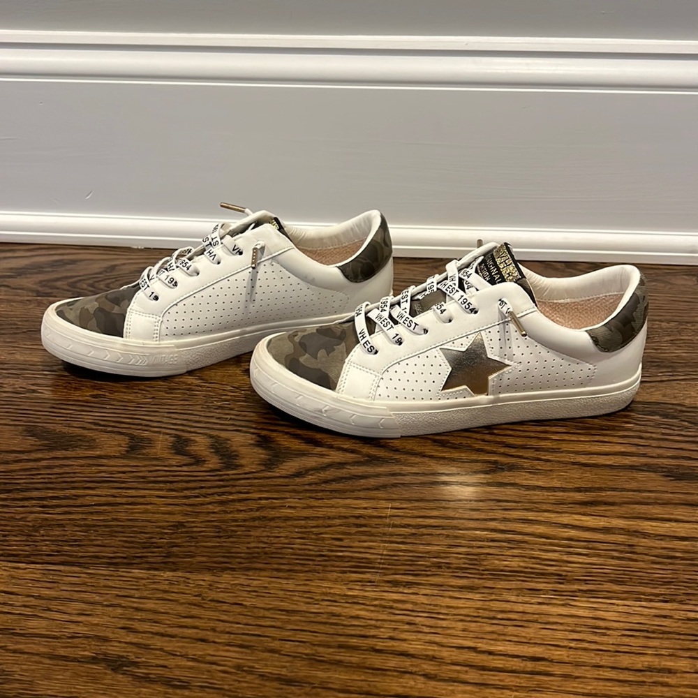 Women’s sneakers